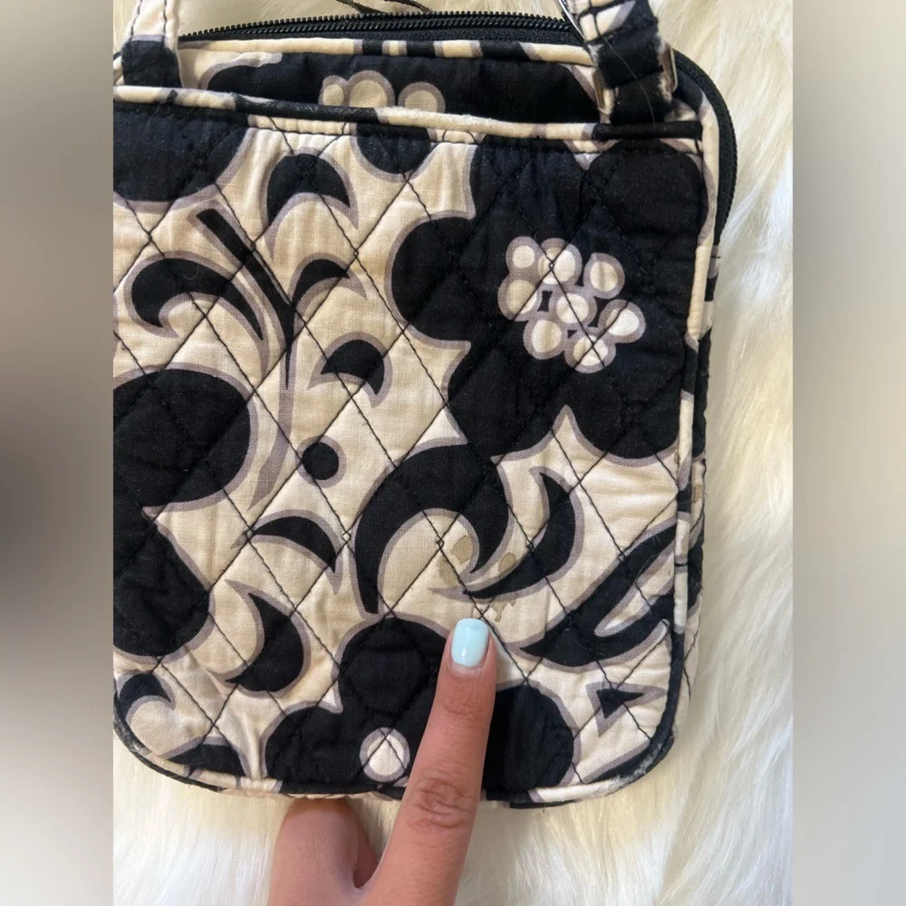 Vera Bradley cloth crossover bag with built in wallet black and white - Picture 4 of 10